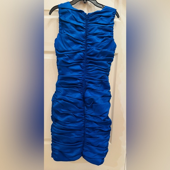 Gorgeous Calvin Klein dress size 2 - Picture 2 of 2